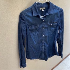 GENTLY USED! CALVIN KLEIN Jeans T-shirt